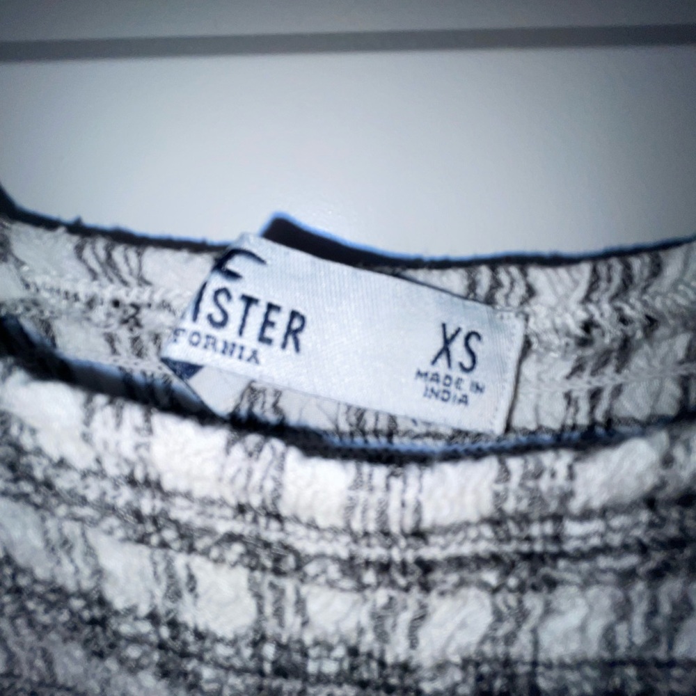 Patterned Crop Top - Picture 3 of 3